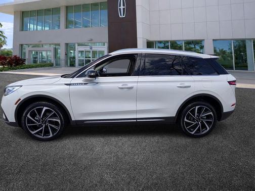 White Metallic 2024 Lincoln Corsair Reserve