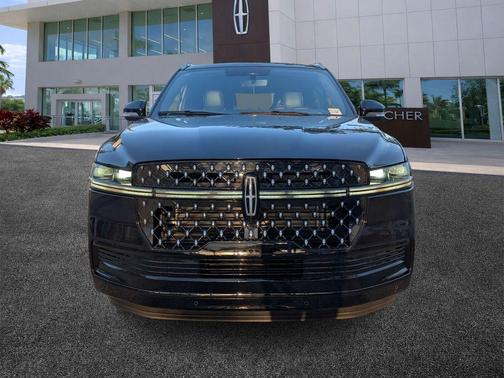Infinite Black Metallic 2026 Lincoln Navigator Black Label