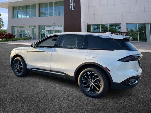 White Platinum 2026 Lincoln Nautilus Premiere