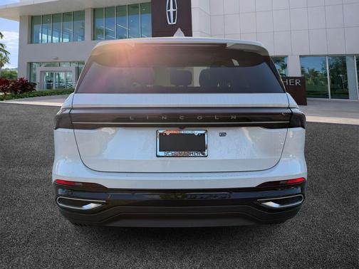 White Platinum 2026 Lincoln Nautilus Premiere
