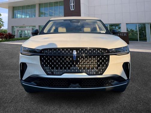 White Platinum 2026 Lincoln Nautilus Premiere
