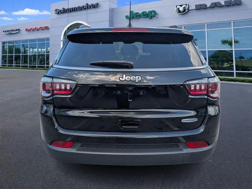 Diamond Black 2022 Jeep Compass Latitude