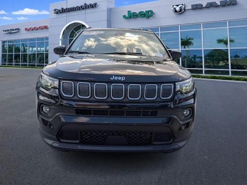 Diamond Black 2022 Jeep Compass Latitude