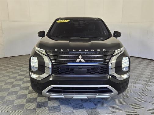2023 Mitsubishi Outlander SE