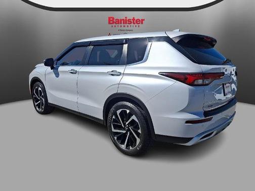 2022 Mitsubishi Outlander SE