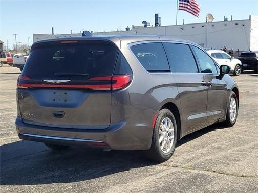 2023 Chrysler Pacifica Touring-L