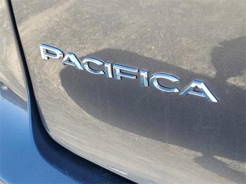 2023 Chrysler Pacifica Touring-L