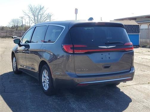 2023 Chrysler Pacifica Touring-L