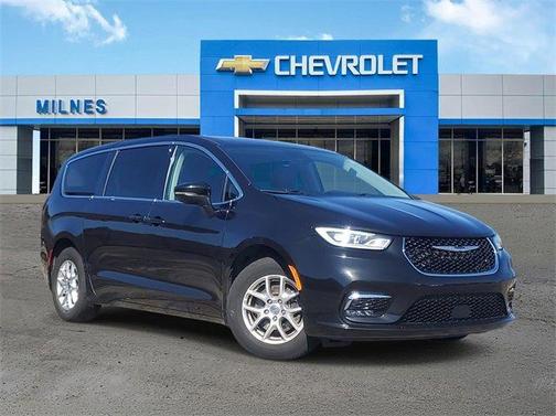 2023 Chrysler Pacifica Touring-L