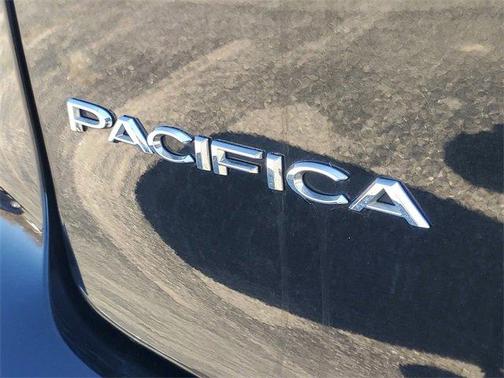 2023 Chrysler Pacifica Touring-L