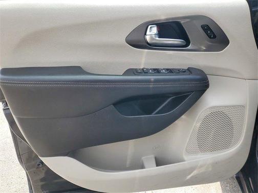 2023 Chrysler Pacifica Touring-L