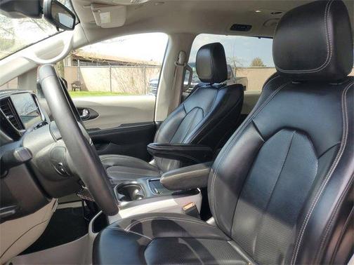 2023 Chrysler Pacifica Touring-L