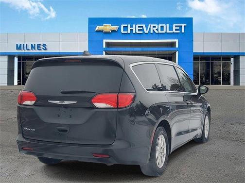 2022 Chrysler Voyager LX