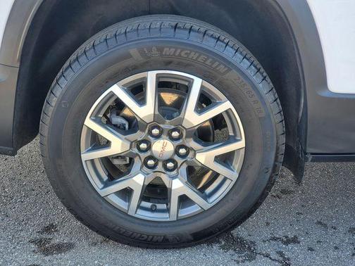 Summit White 2022 GMC Acadia SLE