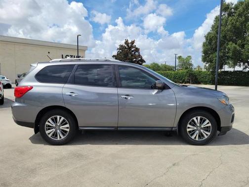 2018 Nissan Pathfinder S