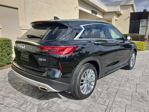 2024 INFINITI QX50 LUXE