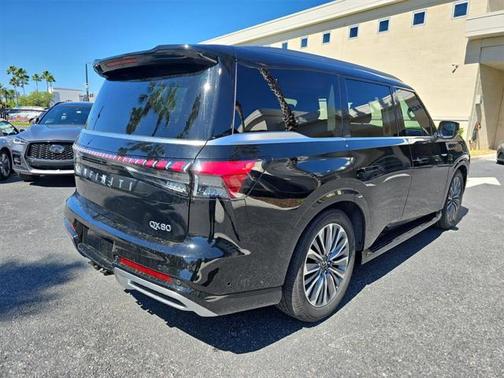 2025 INFINITI QX80 Luxe