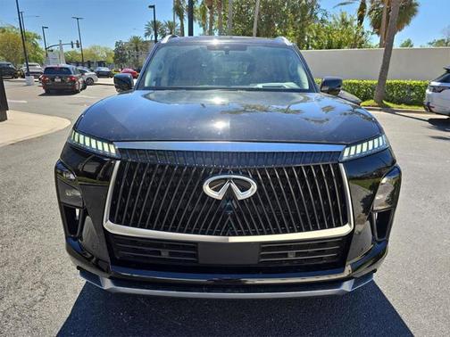2025 INFINITI QX80 Luxe