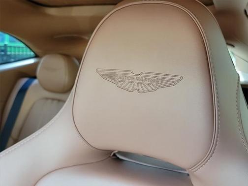 2025 Aston Martin DBX 707