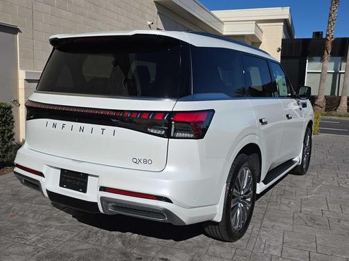 2026 INFINITI QX80 Luxe
