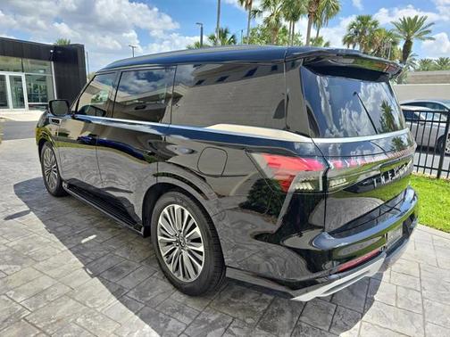 2025 INFINITI QX80 Luxe