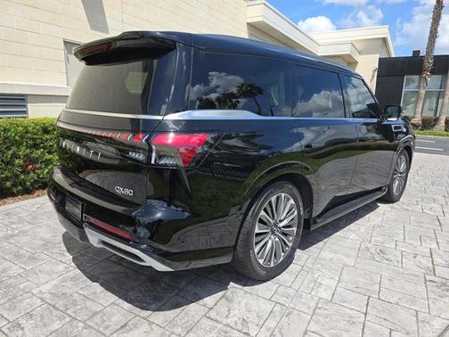 2025 INFINITI QX80 Luxe