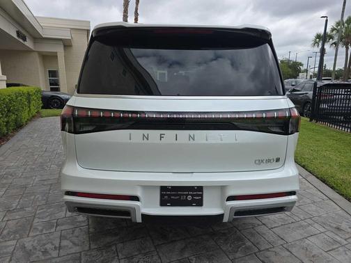 2026 INFINITI QX80 Luxe