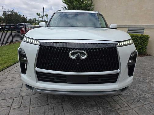 2026 INFINITI QX80 Luxe