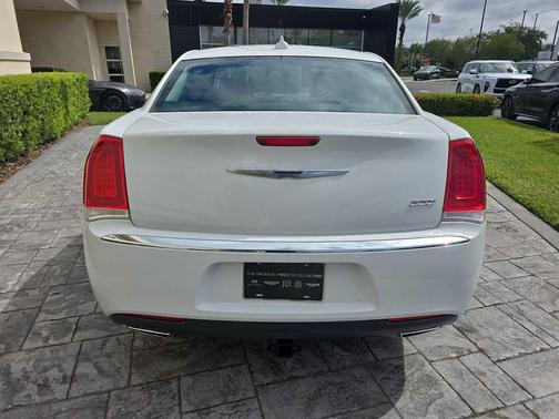 2019 Chrysler 300 Limited