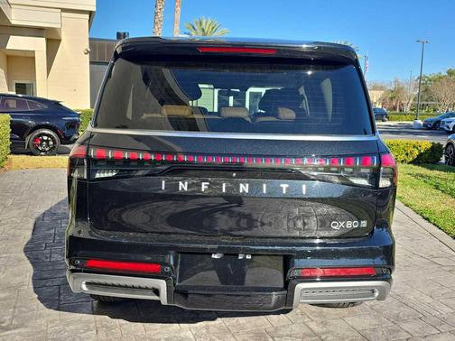 2025 INFINITI QX80 SENSORY AWD