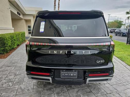 2025 INFINITI QX80 Luxe