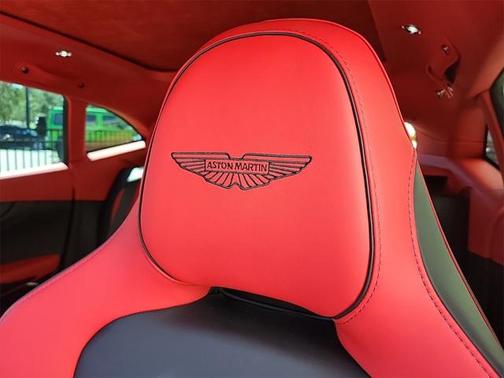 2025 Aston Martin DBX 707