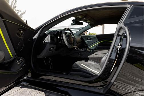 BLACK 2023 Aston Martin Vantage F1 Edition