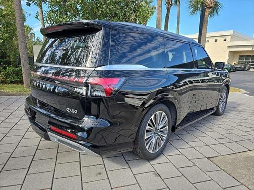2025 INFINITI QX80 Luxe