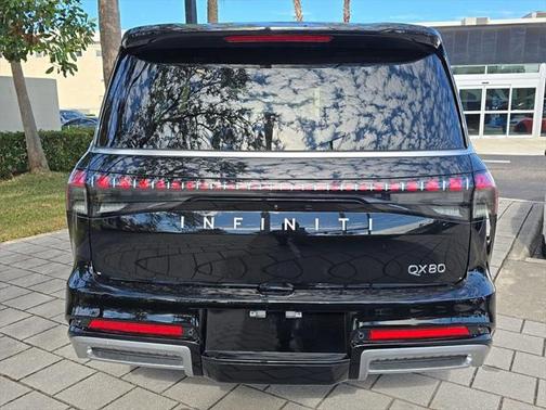 2025 INFINITI QX80 Luxe