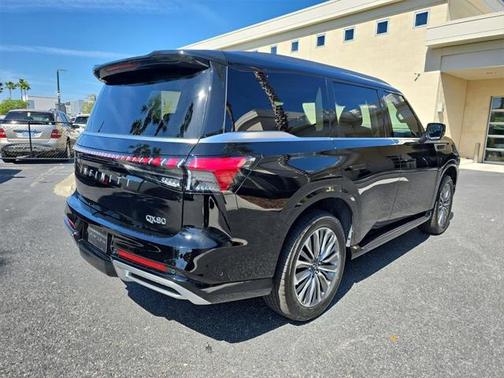 2025 INFINITI QX80 Luxe