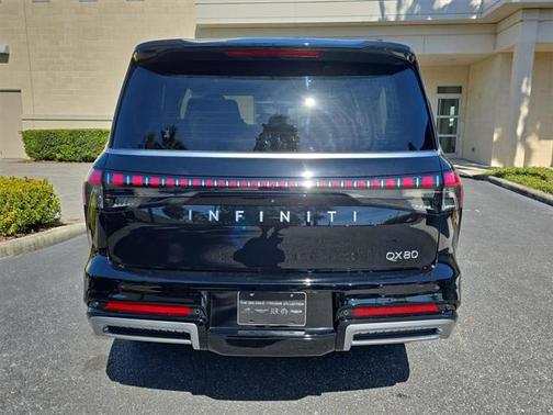 2025 INFINITI QX80 Luxe