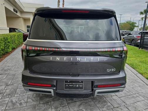 2025 INFINITI QX80 Luxe