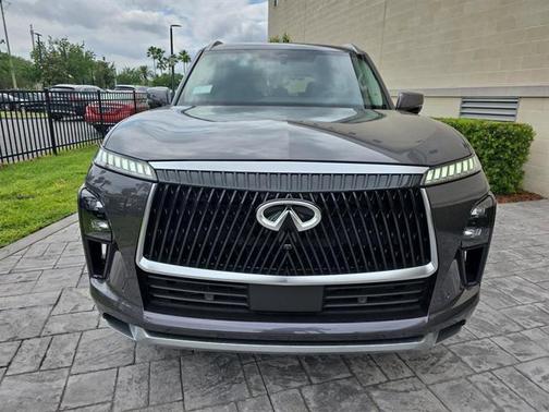 2025 INFINITI QX80 Luxe