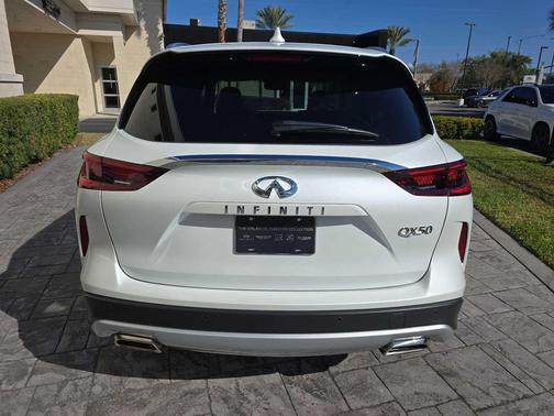 2023 INFINITI QX50 LUXE