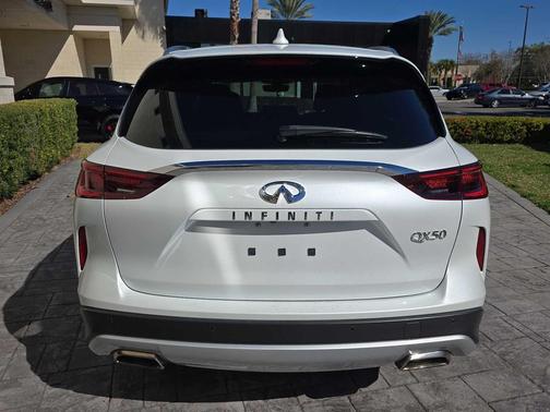 2023 INFINITI QX50 LUXE