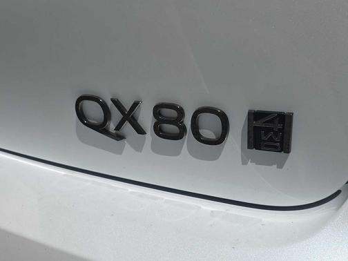 Radiant White/Black Obsidian 2026 INFINITI QX80 AUTOGRAPH AWD