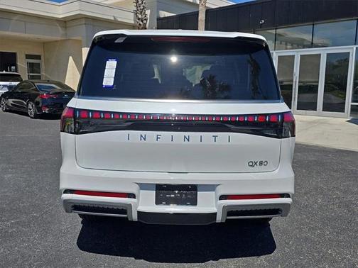 2025 INFINITI QX80 Luxe