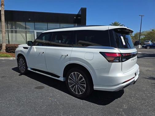 2025 INFINITI QX80 Luxe
