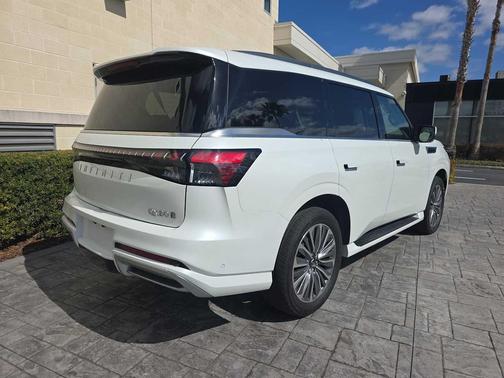 2025 INFINITI QX80 Luxe