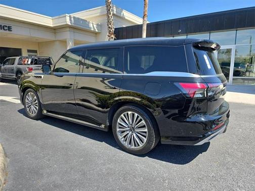 2025 INFINITI QX80 Luxe