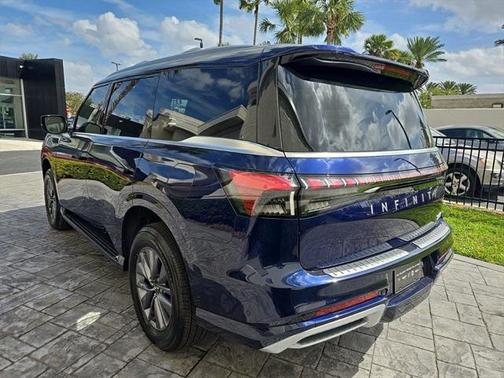 2025 INFINITI QX80 PURE