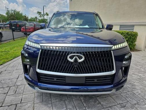 2025 INFINITI QX80 Luxe