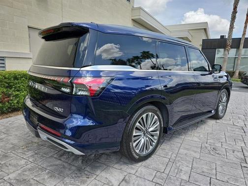 2025 INFINITI QX80 Luxe