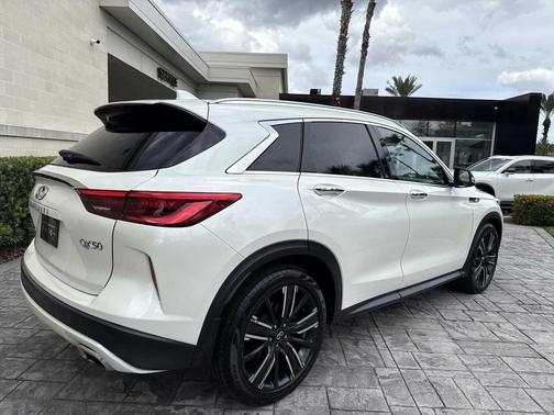 2021 INFINITI QX50 LUXE